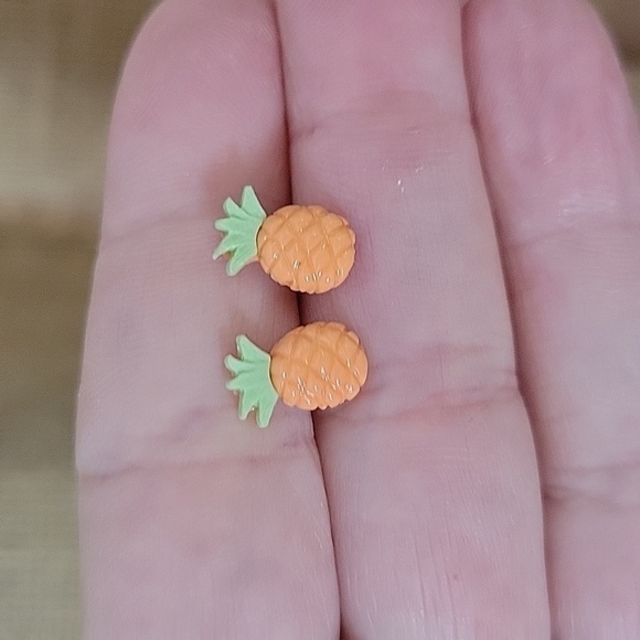 🔥LAST PAIR🔥 POTTERY PINEAPPLE STUD EARRINGS - Picture 3 of 6
